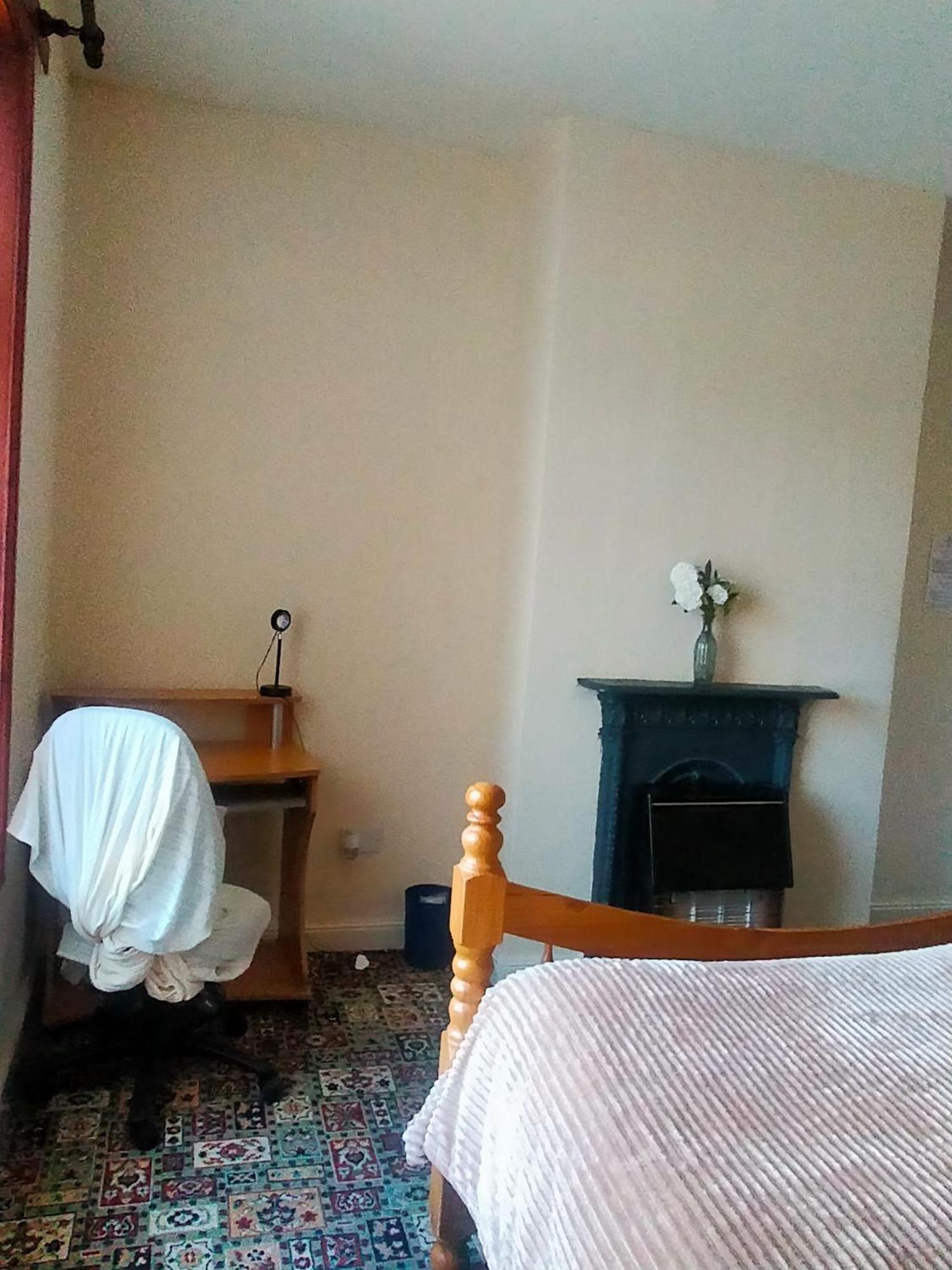 Newly Decorated Spacious Room, Women Only Homestay